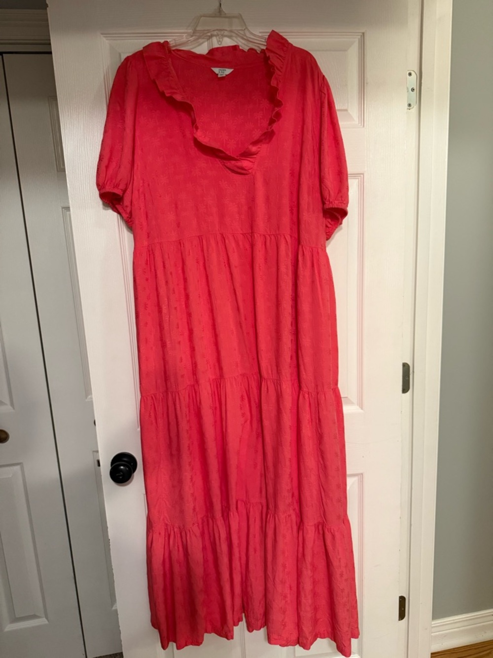 crown & ivy Coral Textured Palm-Print Maxi Dress
